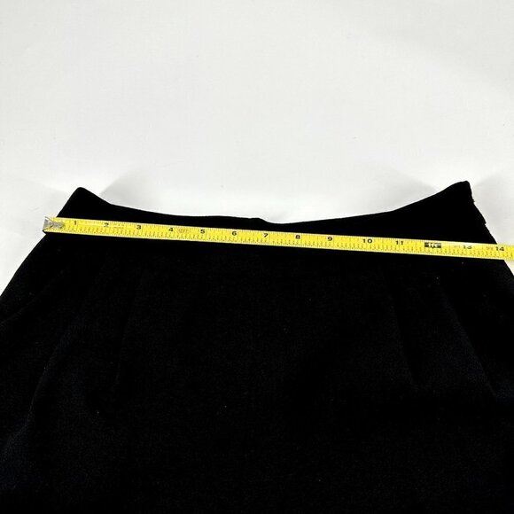 TOBI Black Scalloped Dress Shorts Side Zip Size Small - Picture 4 of 8